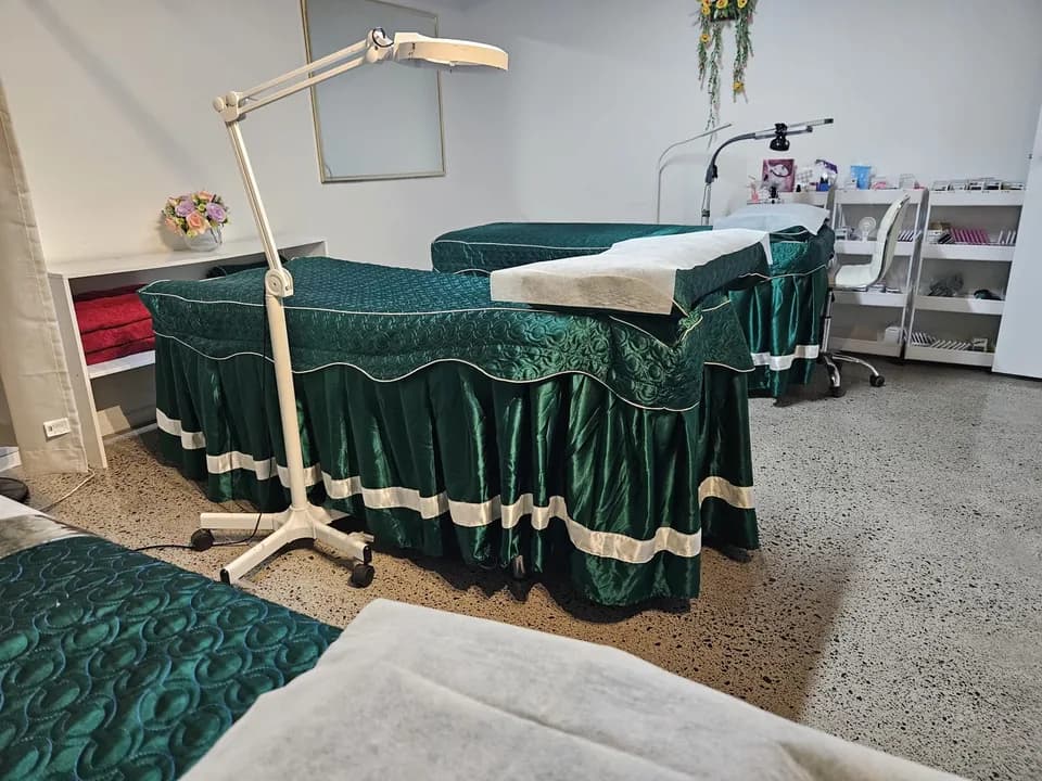 Treatment beds with a magnifying lamp and fresh flowers